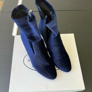 Steve Madden Navy blue velvet ankle boots